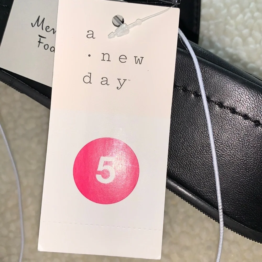 A. new day Black/Haisley platform sandals, with memory foam Size 5